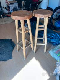 N. 2 sgabelli in legno