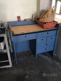 banco fisso con cassetti per officina