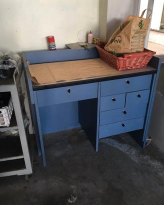 banco fisso con cassetti per officina