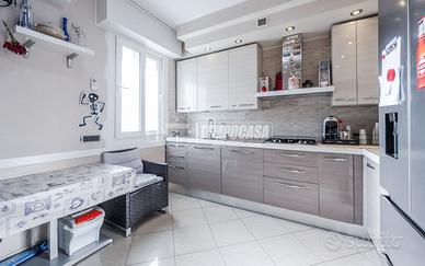 TRILOCALE RISTRUTTURATO COMPLETAMENTE CON GARAGE I