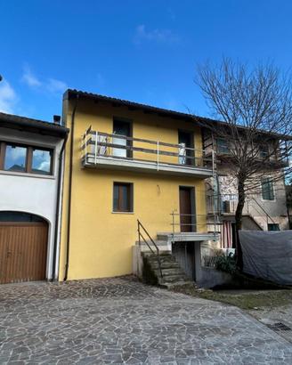 CASA IN LINEA BICAMERE CON GARAGE DOPPIO - DA U...