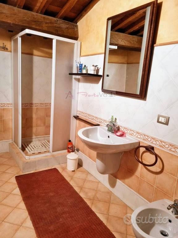 Appartamento di 130 m² con 5 locali e box auto a V - Vista 4