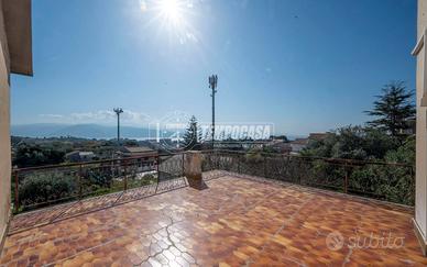Villa a Messina Via Sperone Alto 5 locali