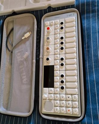 Sintetizzatore  Teenage Engineering OP-1 field