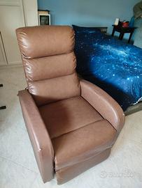 Poltrona relax reclinabile con poggiapiedi