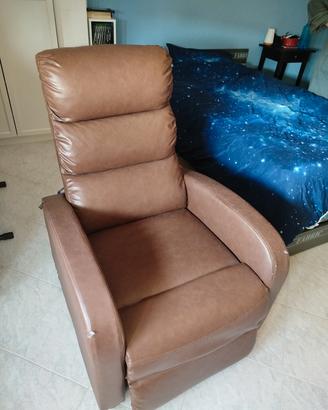 Poltrona relax reclinabile con poggiapiedi