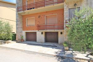 Montepulciano Stazione (SI), appartamento con tre