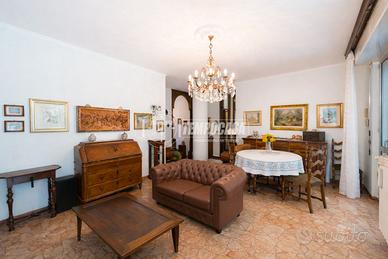 TRILOCALE DI AMPIA METRATURA VICINO ALLA METROPOLI