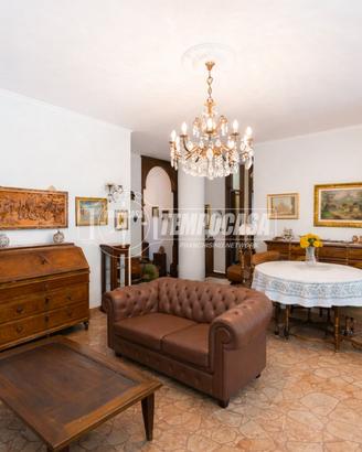 TRILOCALE DI AMPIA METRATURA VICINO ALLA METROPOLI