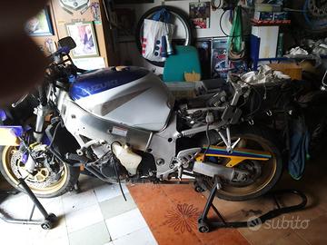 Suzuki GSXR 600 SRAD (2000) - Corona-Alstare