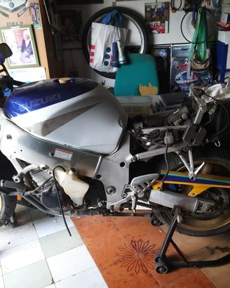 Suzuki GSXR 600 SRAD (2000) - Corona-Alstare