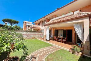 VILLA A SCHIERA D'ANGOLO A ANZIO