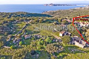 Tipico Stazzo Gallurese panoramico con vista mare