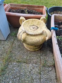 Porta fiori  materiale terra cotta o comentpo 