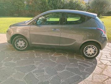 Lancia Ypsilon 1.2 69 CV 2016 in buone condizioni