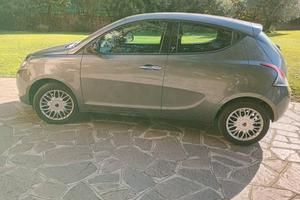 Lancia Ypsilon 1.2 69 CV 2016 in buone condizioni 