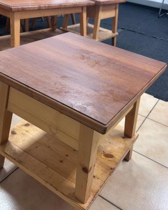 Tavolini in legno con ripiano – 2 pezzi disponibil