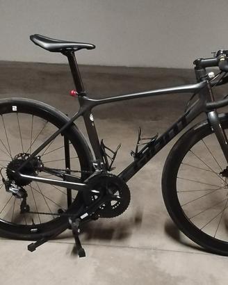 Bici da corsa Giant in carbonio misura s