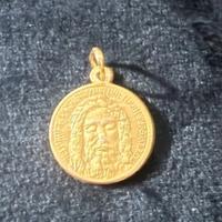 Medaglietta col volto di Gesù placcata in oro