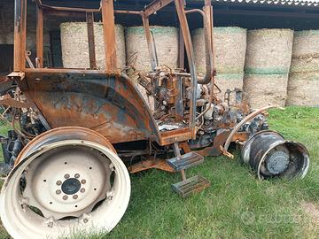 trattore new holland 5060 bruciato