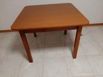 Tavolo quadrato allungabile 