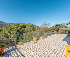 Villa unifamiliare panoramica con terreno a Cefalù