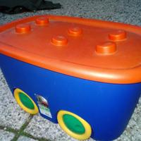 contenitore giochi con ruote