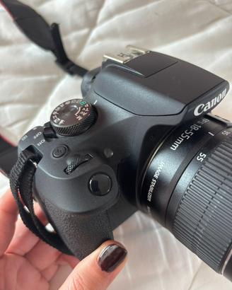 Canon EOS 2000D usata pochissimo