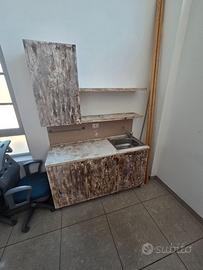 mobile da cucina con lavandino