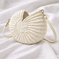 Borsa Intrecciata a Conchiglia – Mini Bag Elegante