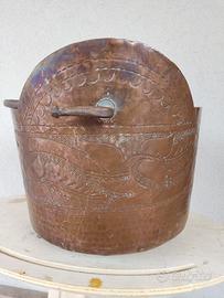 Antico secchio in rame