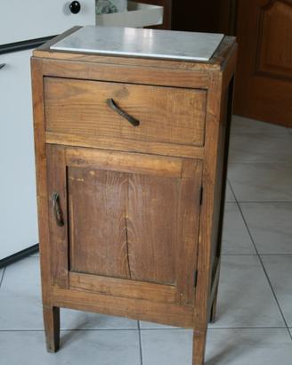 Comodino anni '40