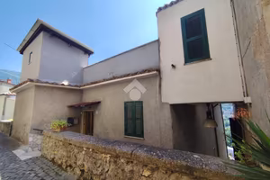 4 LOCALI A SUBIACO