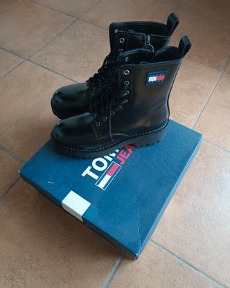 Anfibi Tommy Hilfiger  nuovi con cartellino 