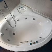 Vasca idromassaggio angolare 150X150 poco usata