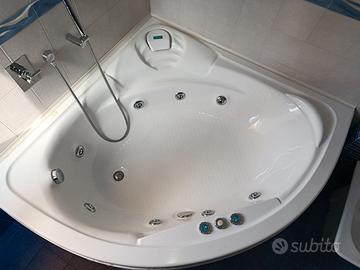 Vasca idromassaggio angolare 150X150 poco usata