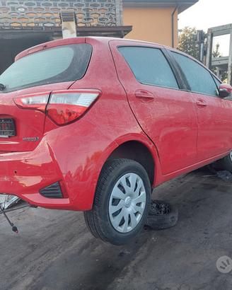 Toyota Yaris Hybrid per ricambi