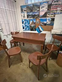 Tavolo + sedie