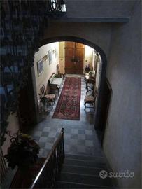 Villa di 300 m² con più di 5 locali a Santa Croce 