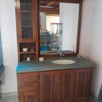 Mobile bagno in noce e pietra spazzolata