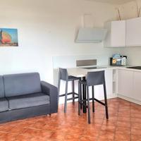 Trilocale con piscina fronte porto turistico