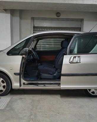 PEUGEOT 1007