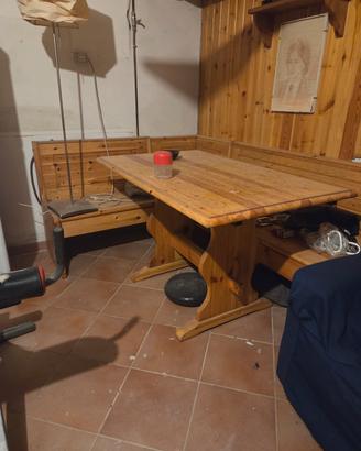 tavolo legno e panche