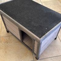 Cuccia in legno per cani