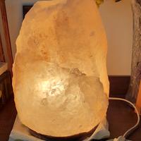 lampada in blocco di sale himalayano