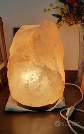 lampada in blocco di sale himalayano