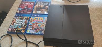 PS4 + 4 giochi + cavi