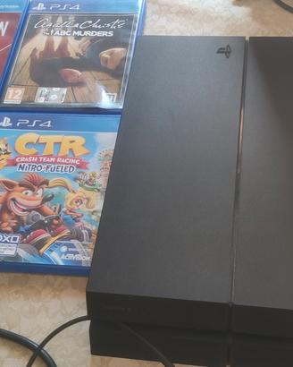 PS4 + 4 giochi + cavi