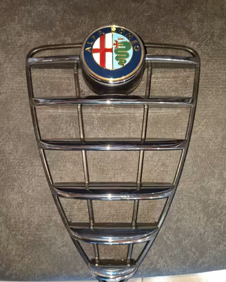 Griglia/Scudetto anteriore originale alfa mito