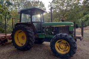 Trattore John Deere 3350